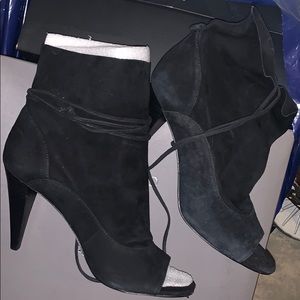 Women size 8 heeled open toe black.